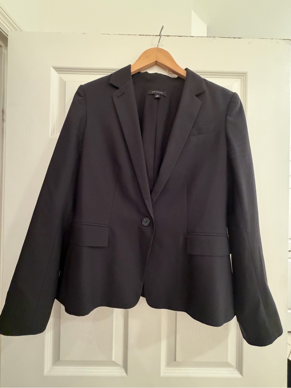 Ann Taylor Black Single-Button Notch Lapel Blazer